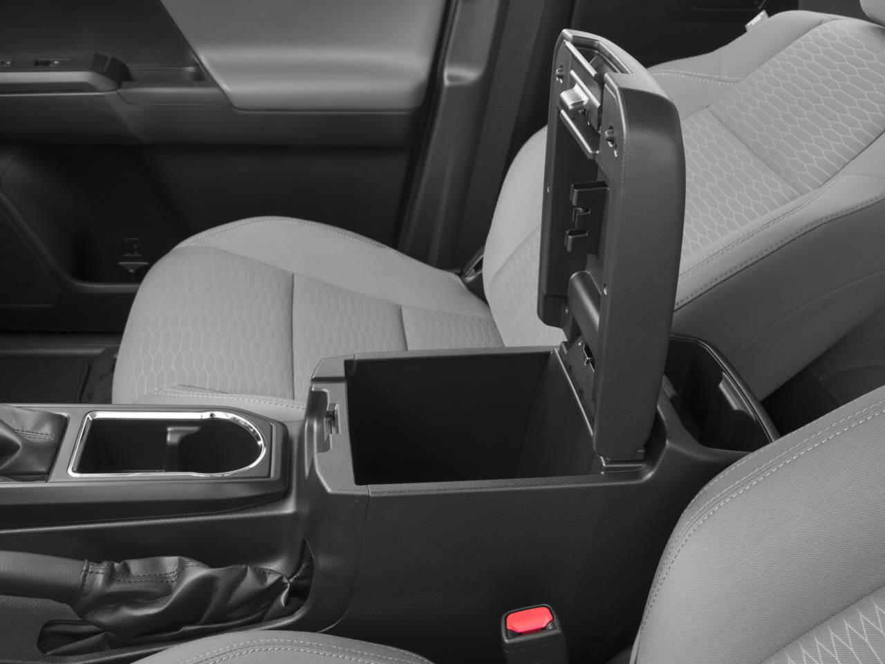 2016 TOYOTA TRUCK TACOMA SR