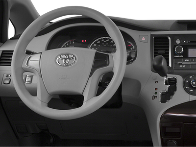 2014 TOYOTA TRUCK Sienna LE