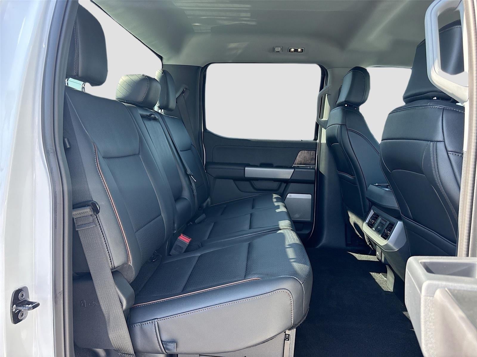 2025 Ford Super Duty F-450 DRW LARIAT