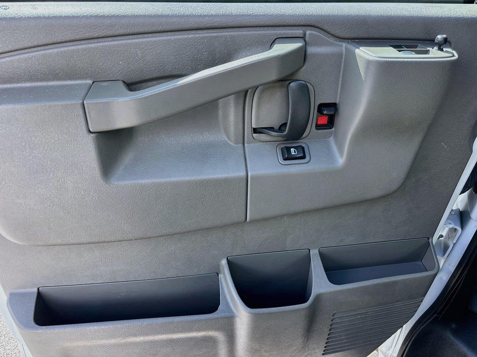 2023 GMC Savana Commercial Cutaway 3500 139" VAN