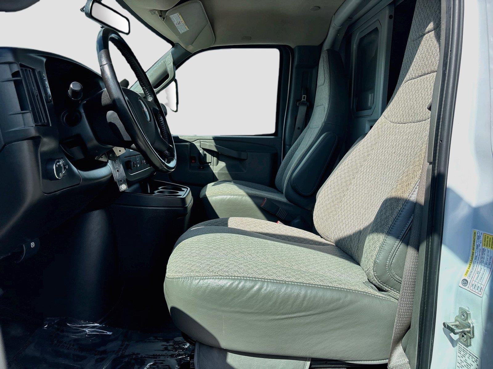 2023 GMC Savana Commercial Cutaway 3500 139" VAN