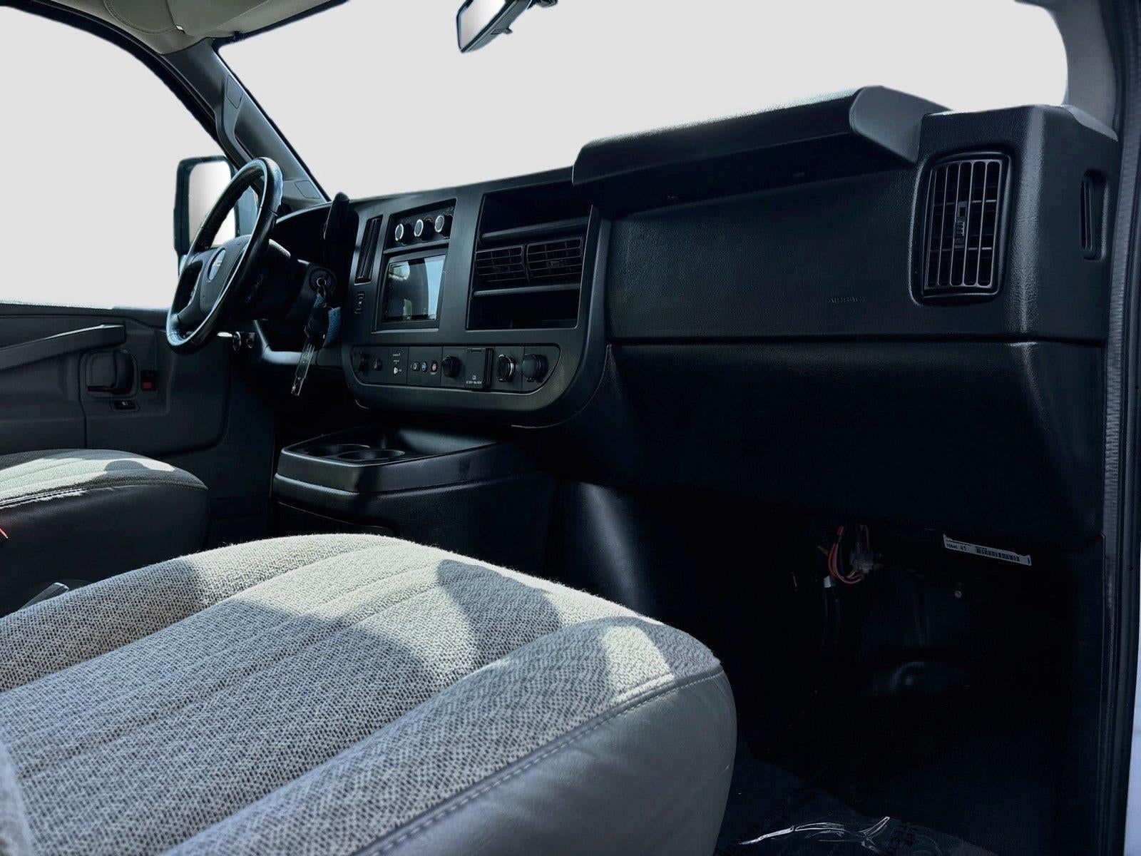 2023 GMC Savana Commercial Cutaway 3500 139" VAN