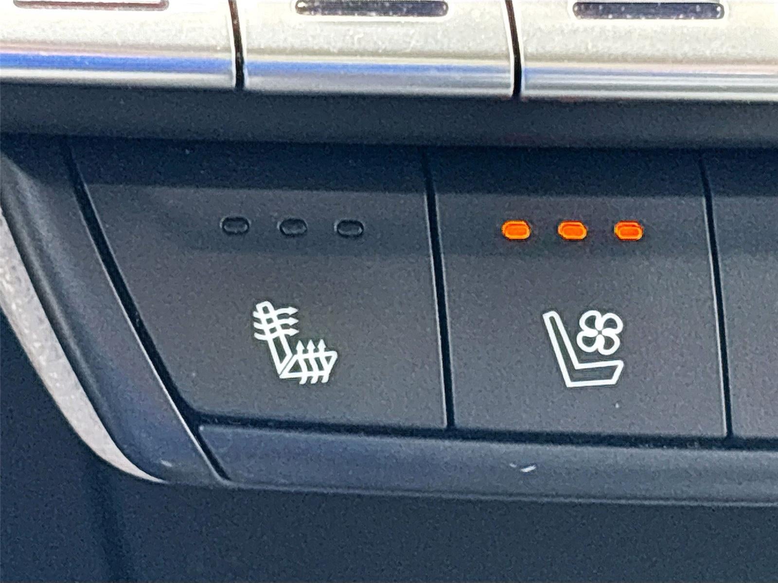 2023 Cadillac XT4 FWD Premium Luxury