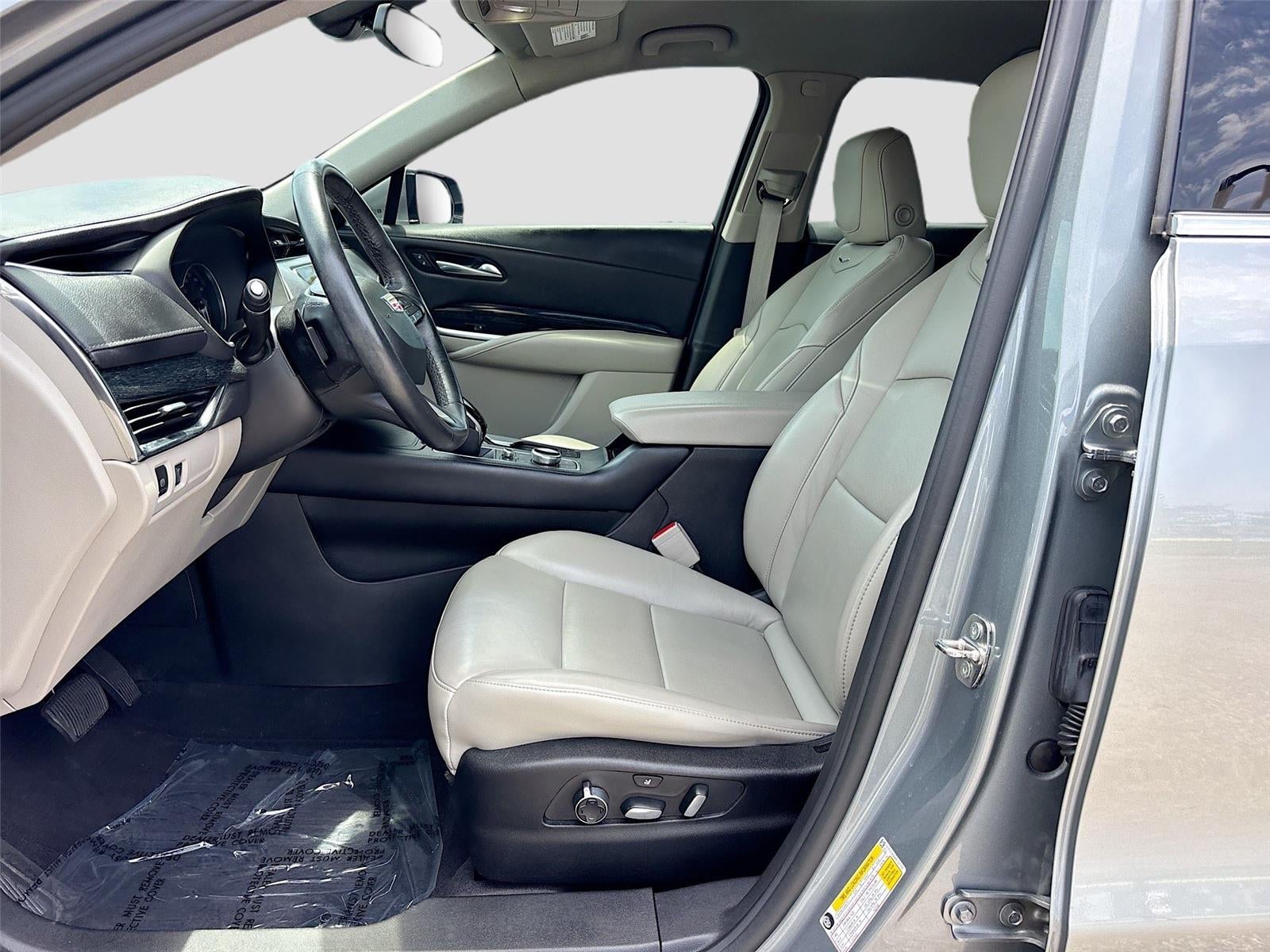 2023 Cadillac XT4 FWD Premium Luxury