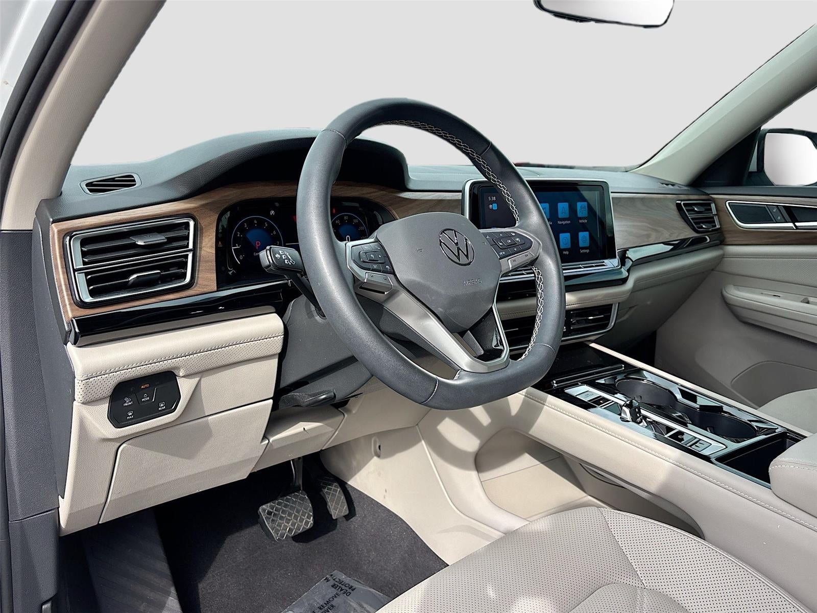 2024 Volkswagen Atlas 2.0T SE w/Technology