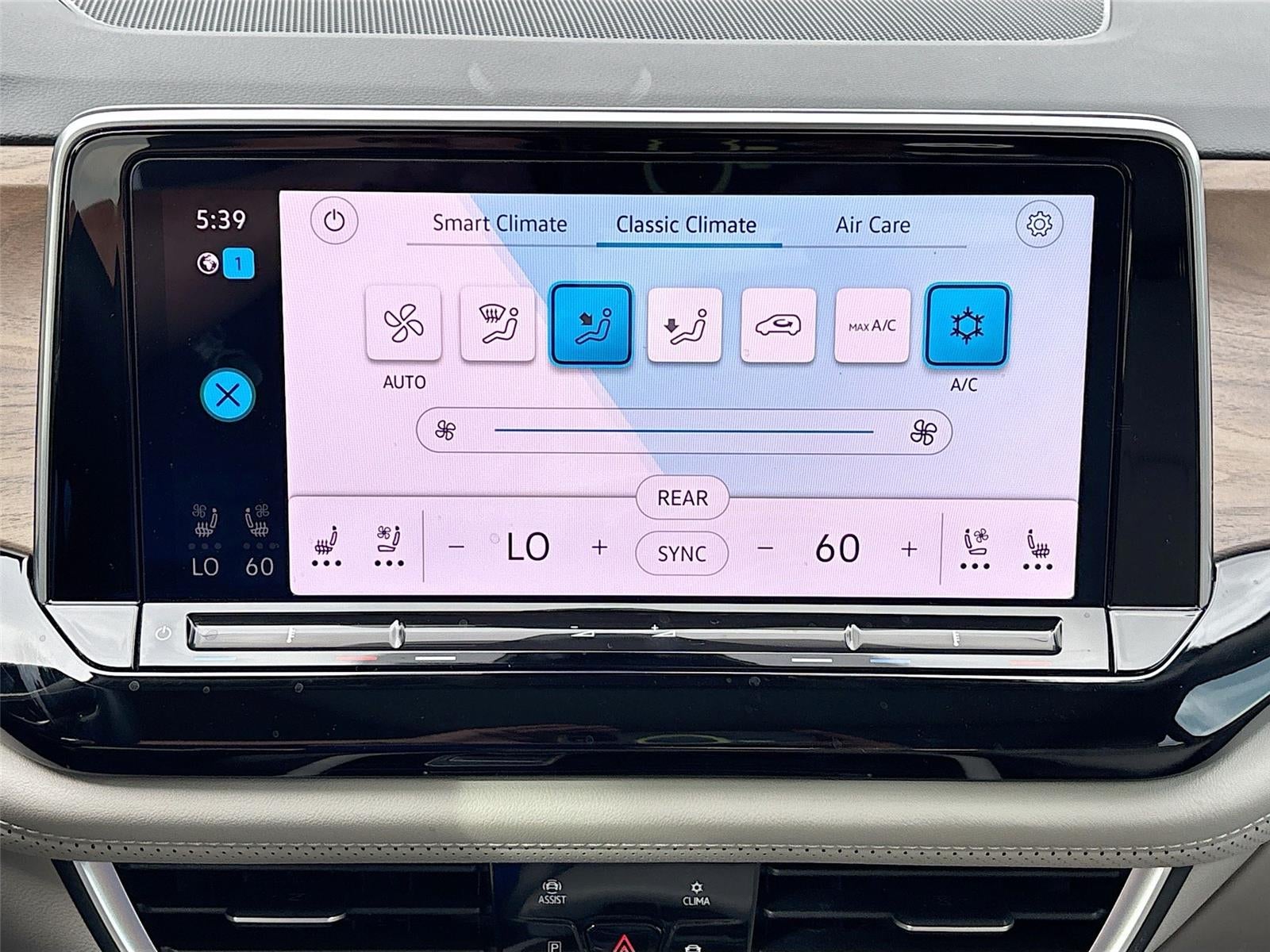 2024 Volkswagen Atlas 2.0T SE w/Technology