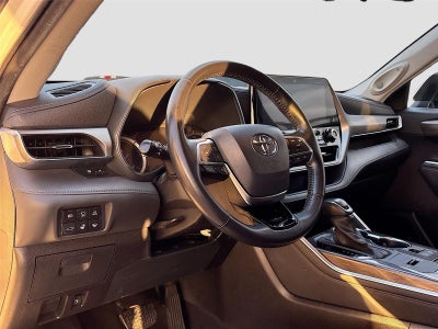 2021 Toyota Highlander Hybrid Platinum