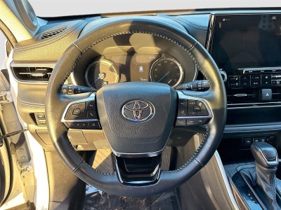 2021 Toyota Highlander Hybrid Platinum
