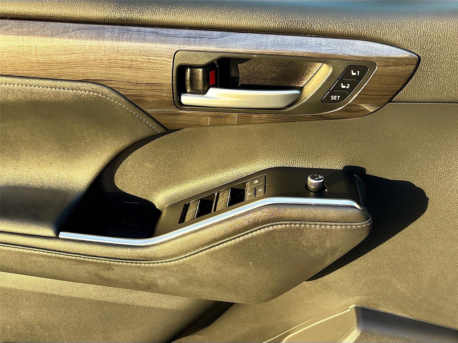 2021 Toyota Highlander Hybrid Platinum