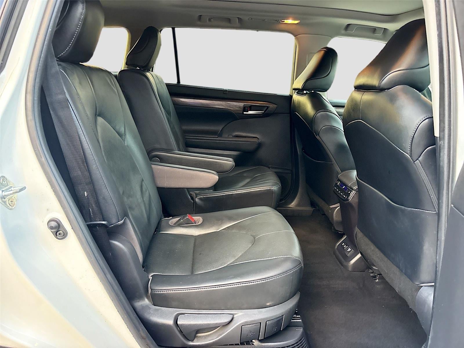 2021 Toyota Highlander Hybrid Platinum