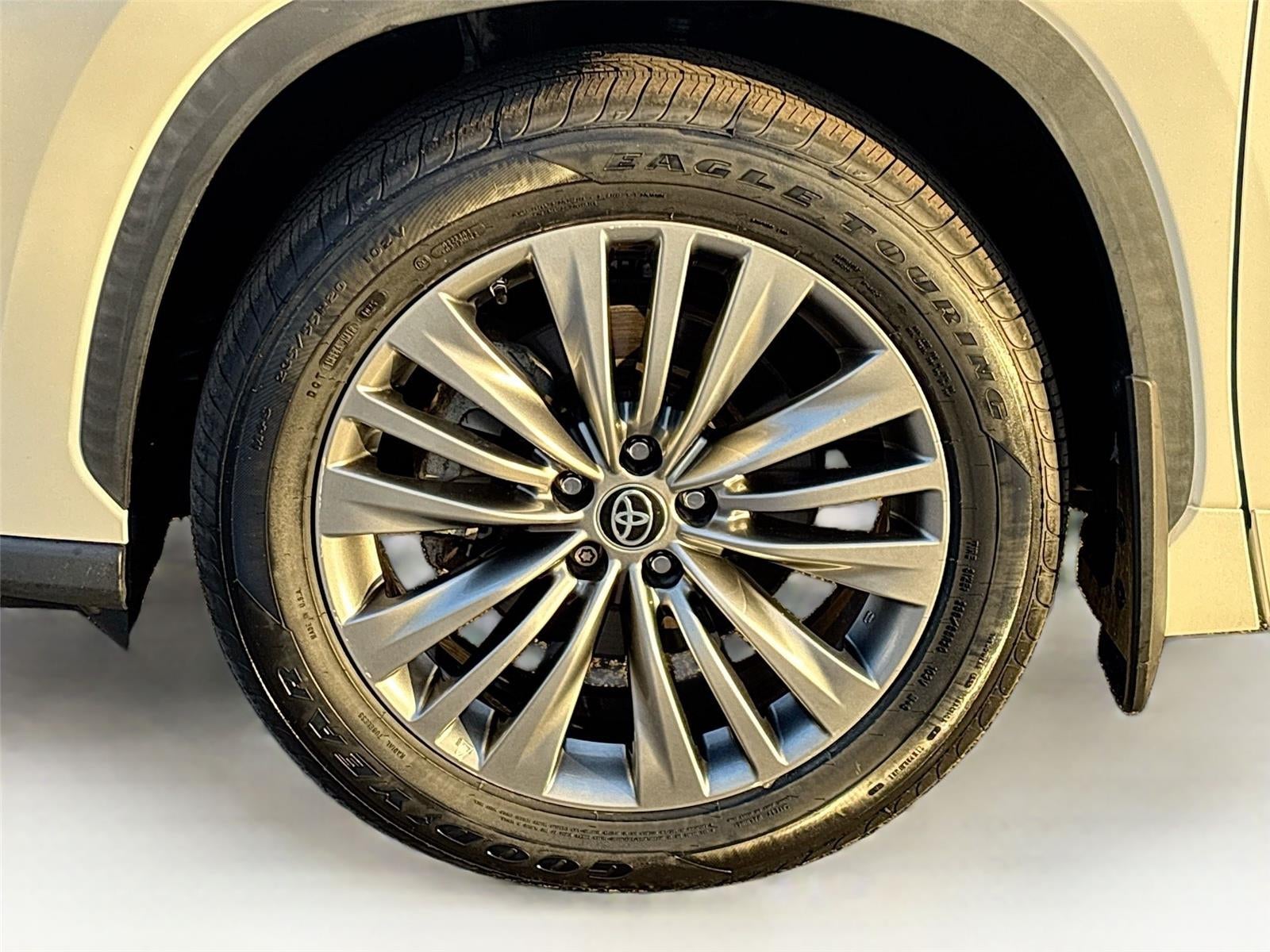 2021 Toyota Highlander Hybrid Platinum