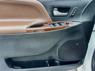 2017 Toyota Sienna Limited Premium 7-Passenger