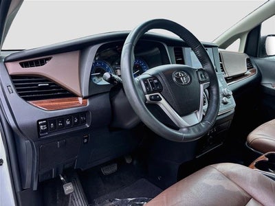 2017 Toyota Sienna Limited Premium 7-Passenger