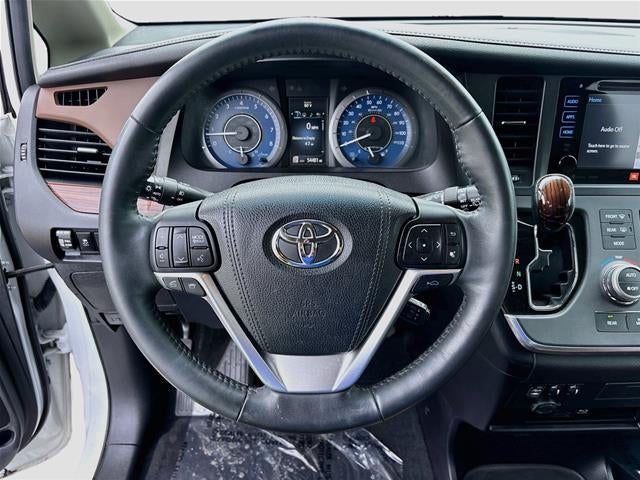 2017 Toyota Sienna Limited Premium 7-Passenger