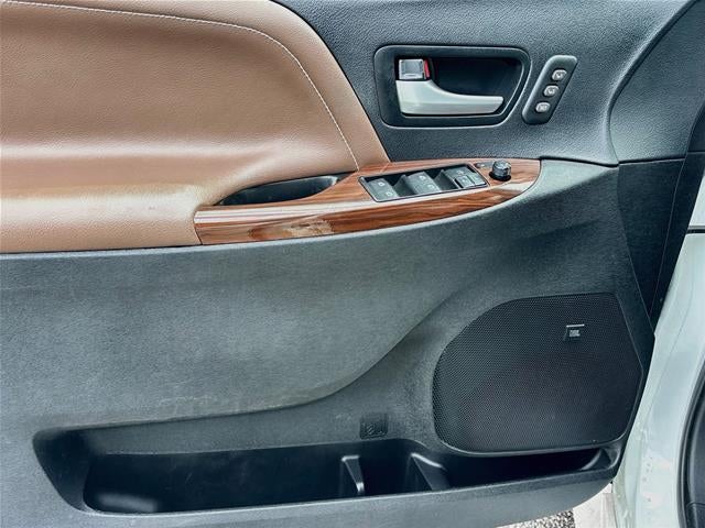 2017 Toyota Sienna Limited Premium 7-Passenger