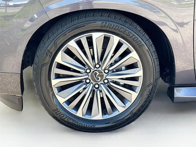 2025 INFINITI QX80 LUXE