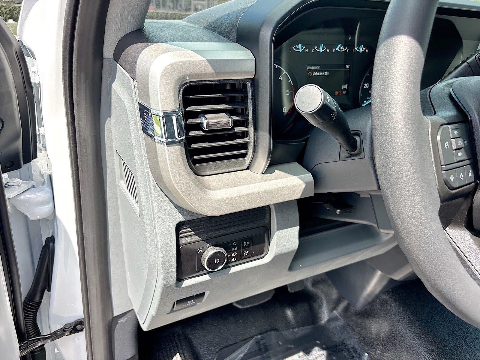 2026 Ford Super Duty F-550 Drw XL