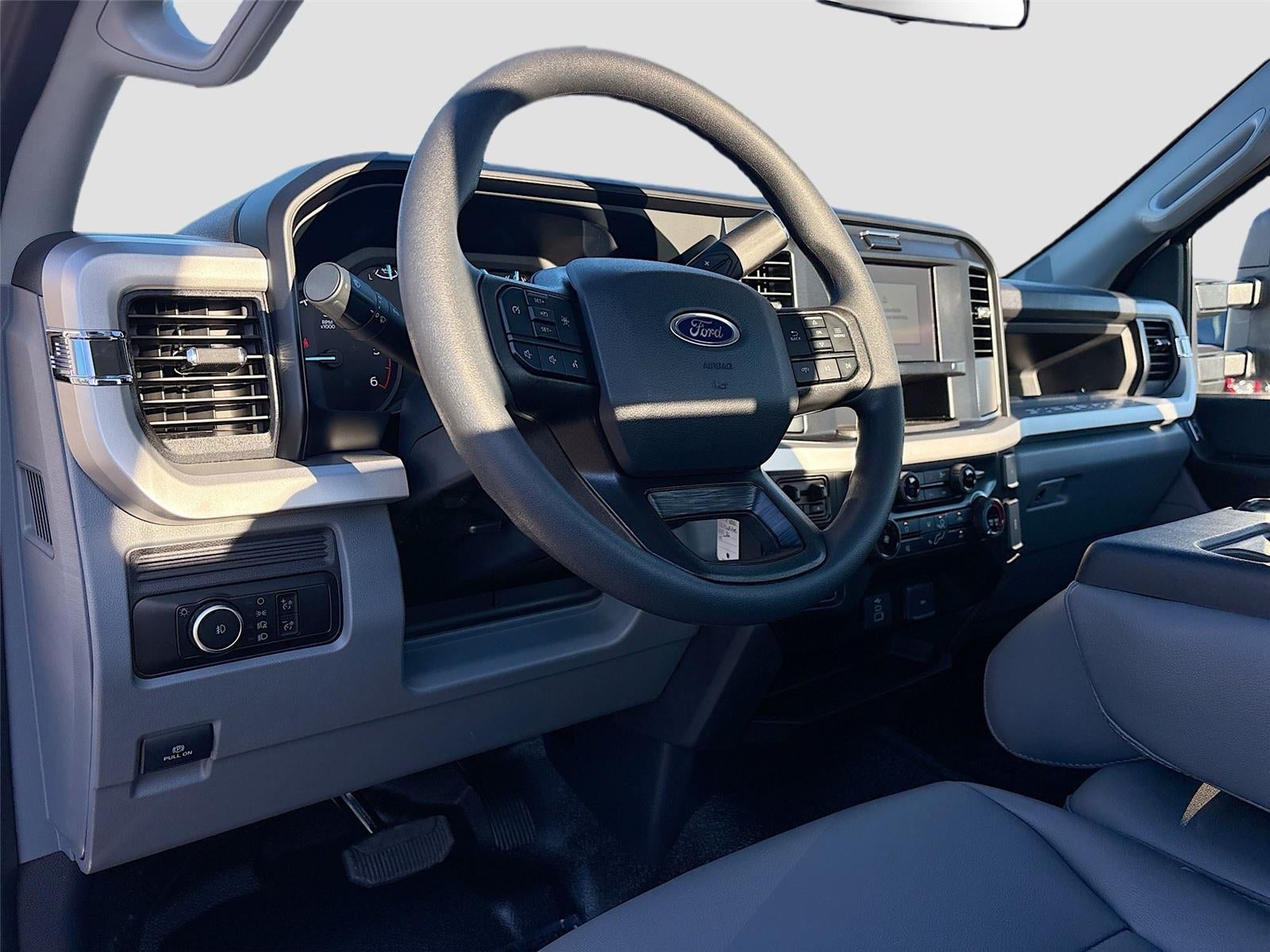 2026 Ford Super Duty F-350 DRW XL