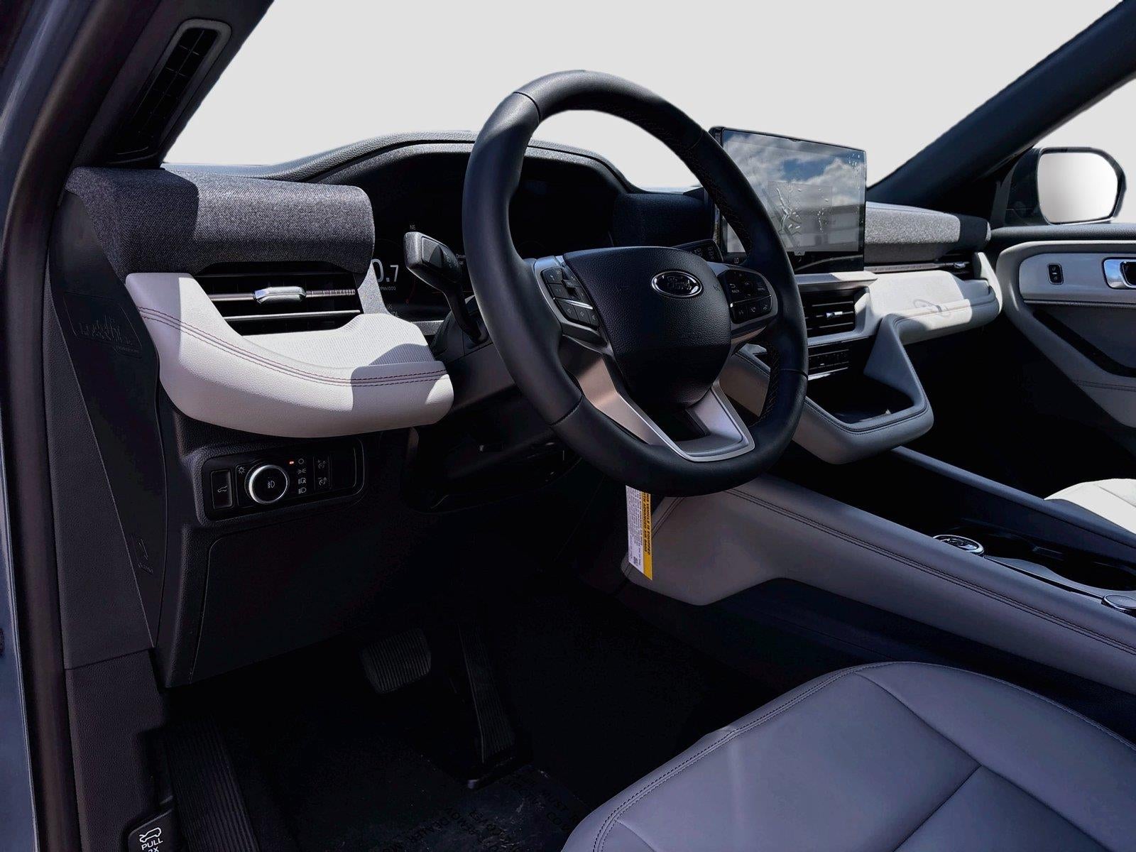 2027 Ford Explorer Active w/200A Pkg