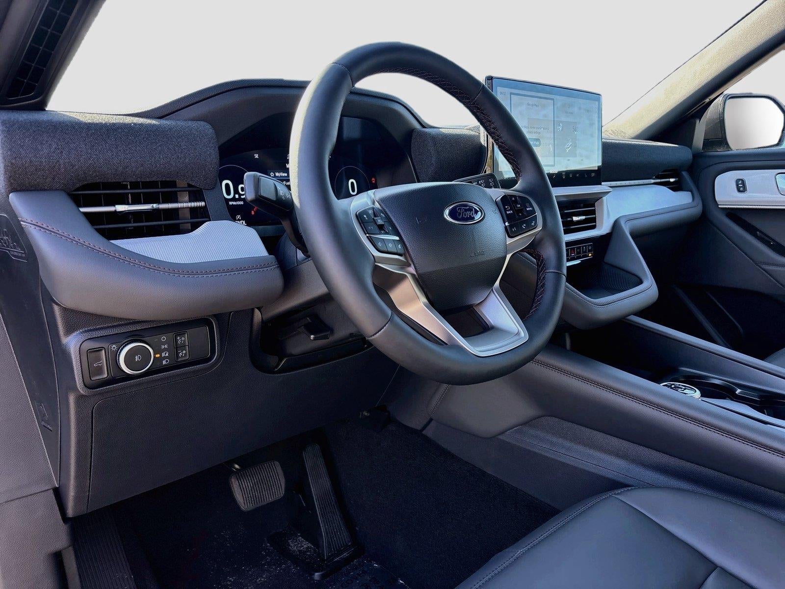 2027 Ford Explorer Active w/200A Pkg