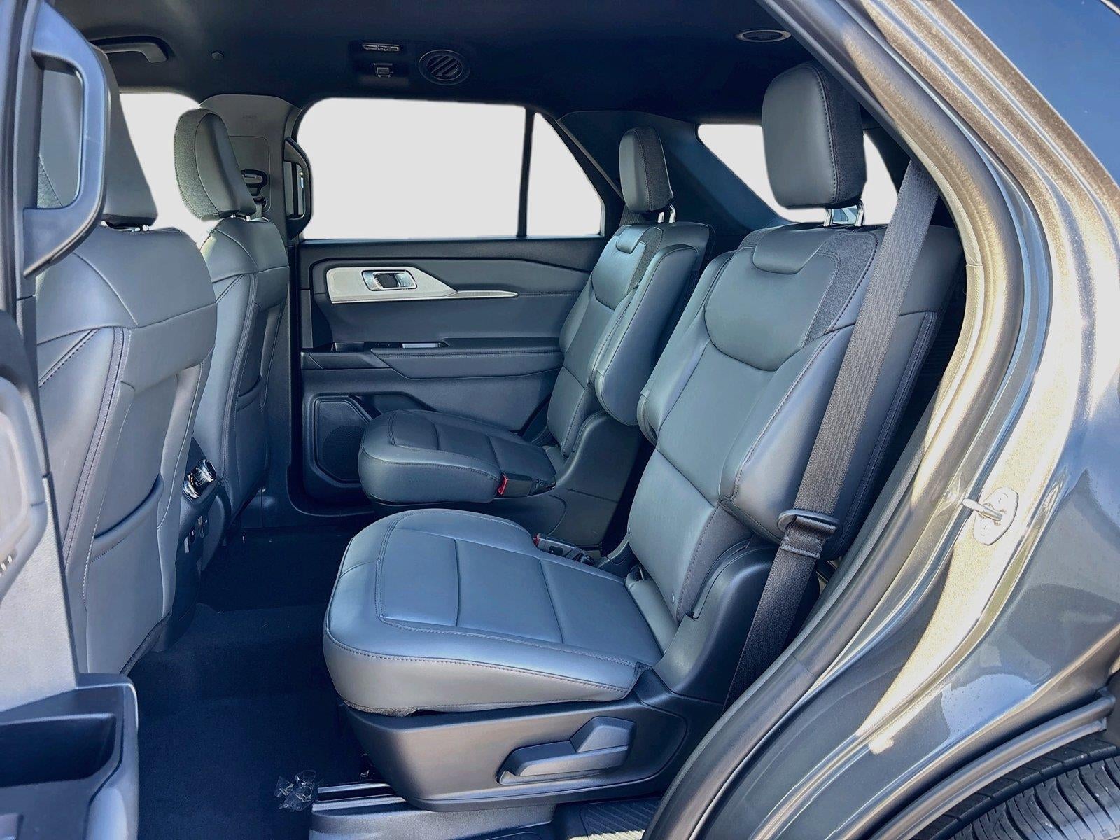 2027 Ford Explorer Active w/200A Pkg