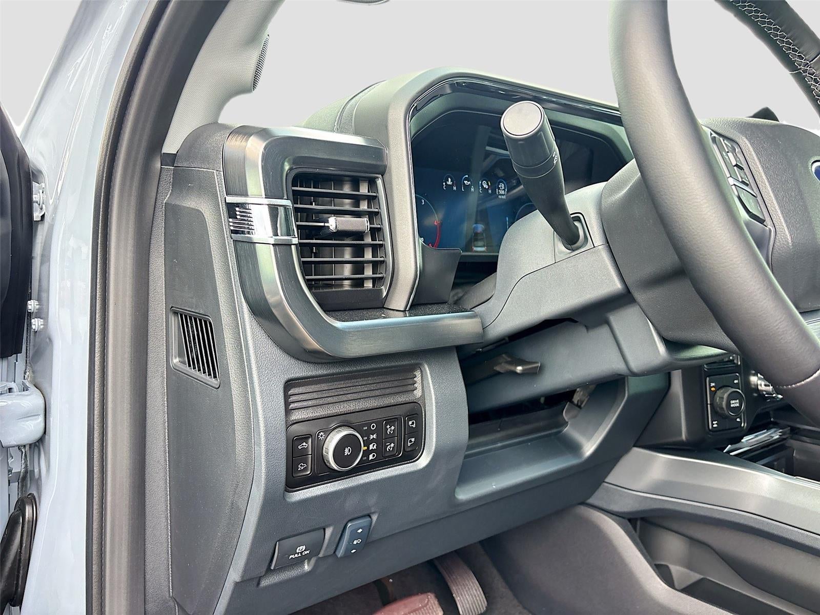 2026 Ford Super Duty F-250 SRW LARIAT Black Widow