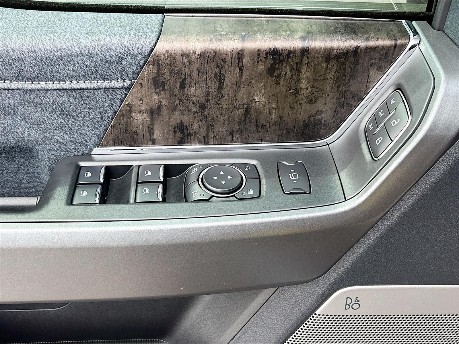 2026 Ford Super Duty F-250 SRW LARIAT Black Widow