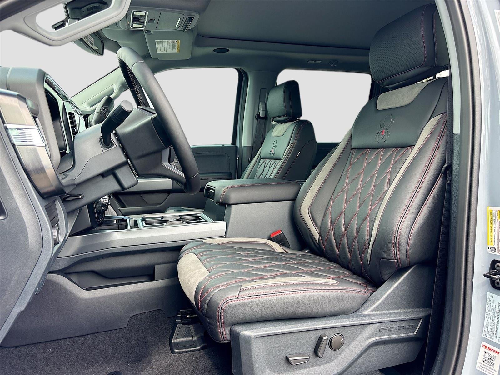 2026 Ford Super Duty F-250 SRW LARIAT Black Widow