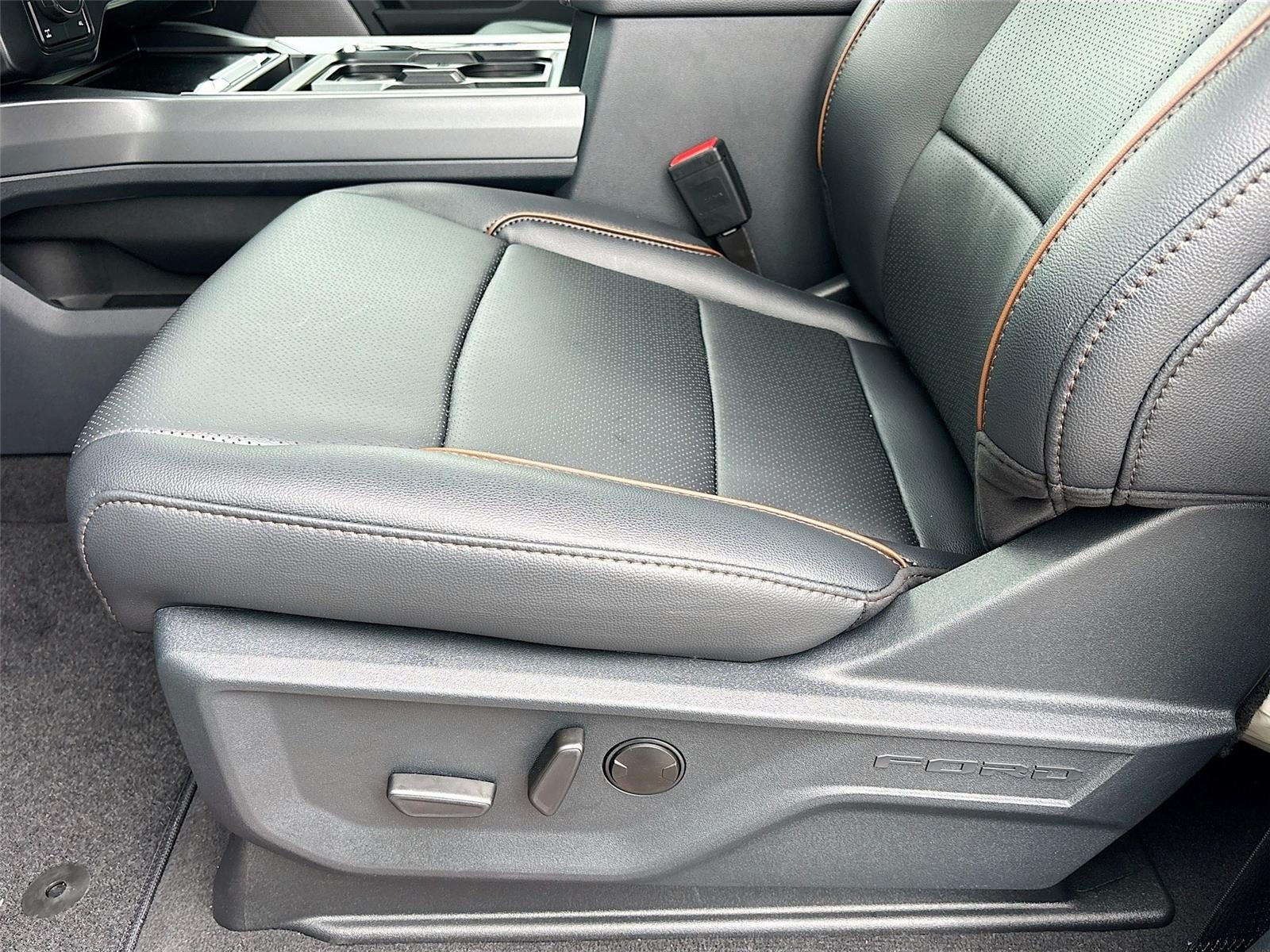 2025 Ford Super Duty F-250 LARIAT Black Widow