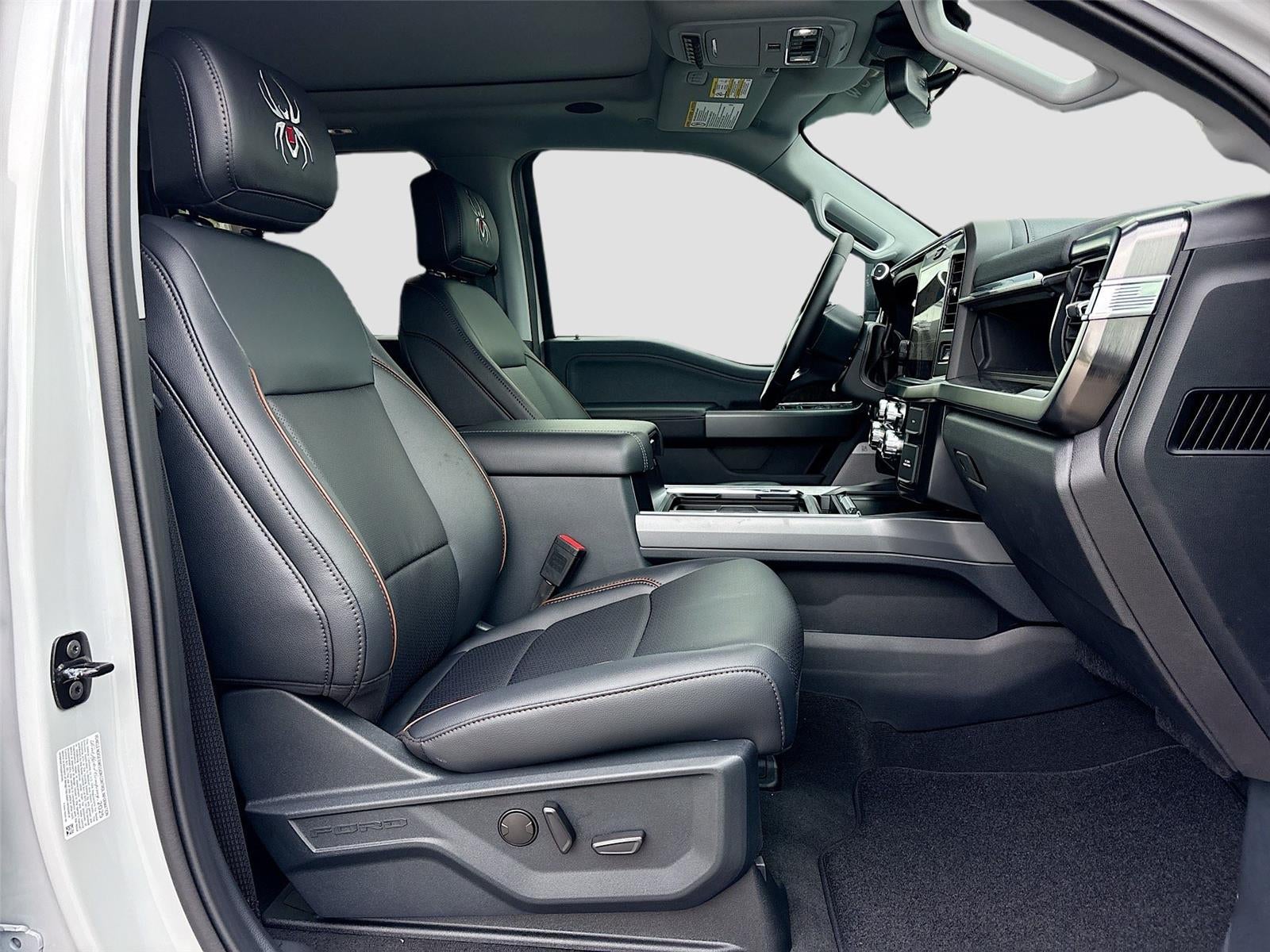 2025 Ford Super Duty F-250 LARIAT Black Widow