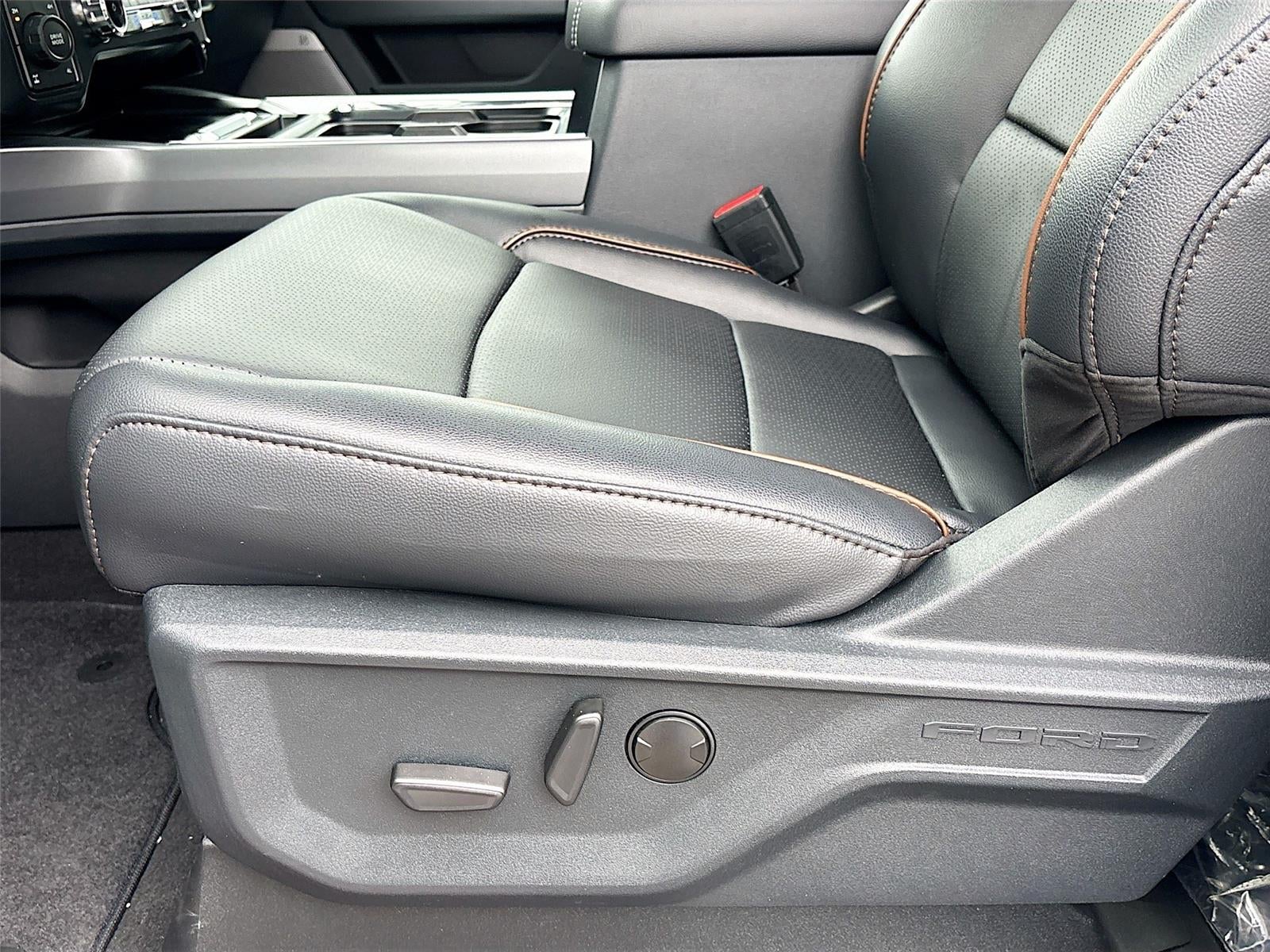 2025 Ford Super Duty F-250 LARIAT SRW Black Widow