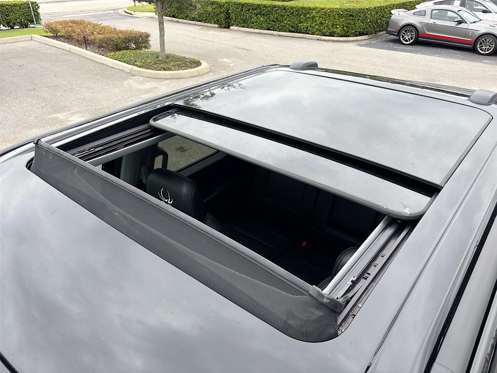 2025 Ford Super Duty F-250 LARIAT SRW Black Widow