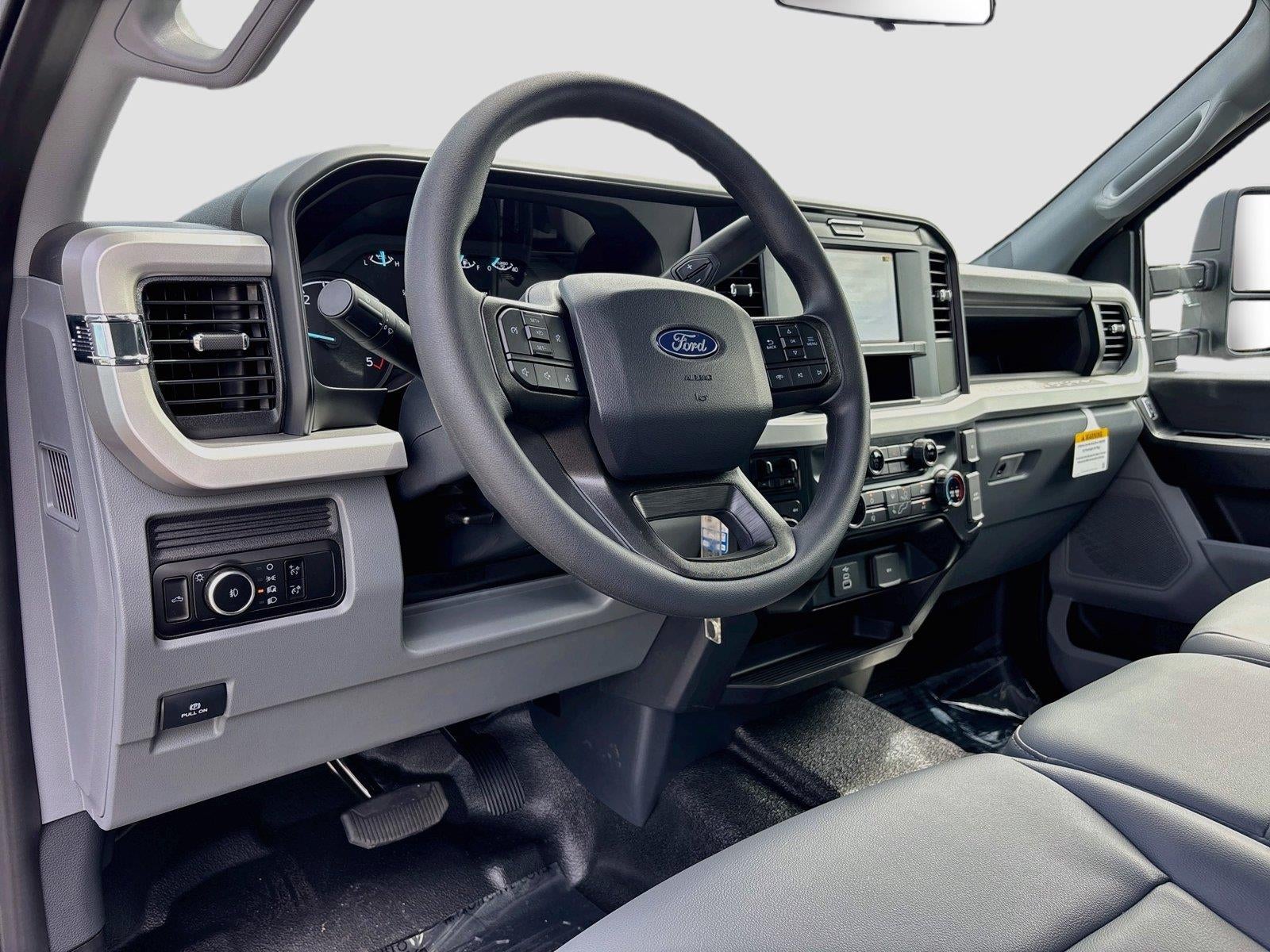 2027 Ford Super Duty F-350 Drw XL