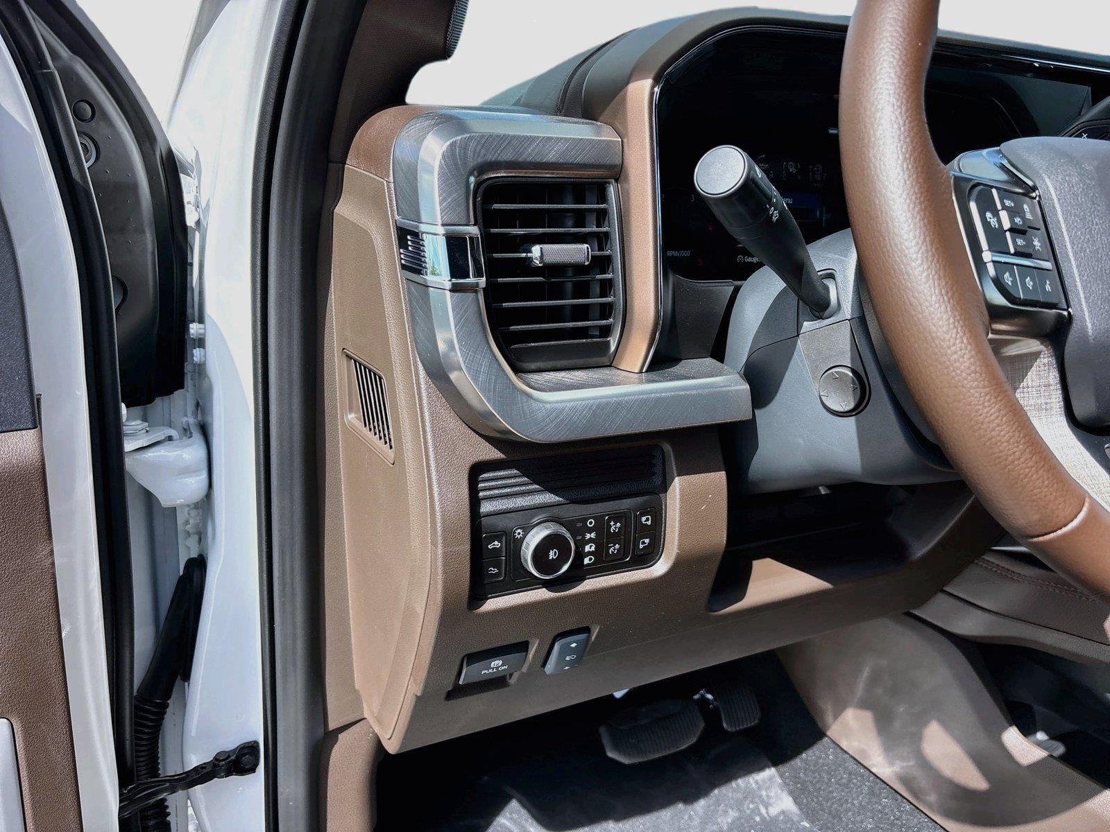 2027 Ford Super Duty F-350 DRW King Ranch