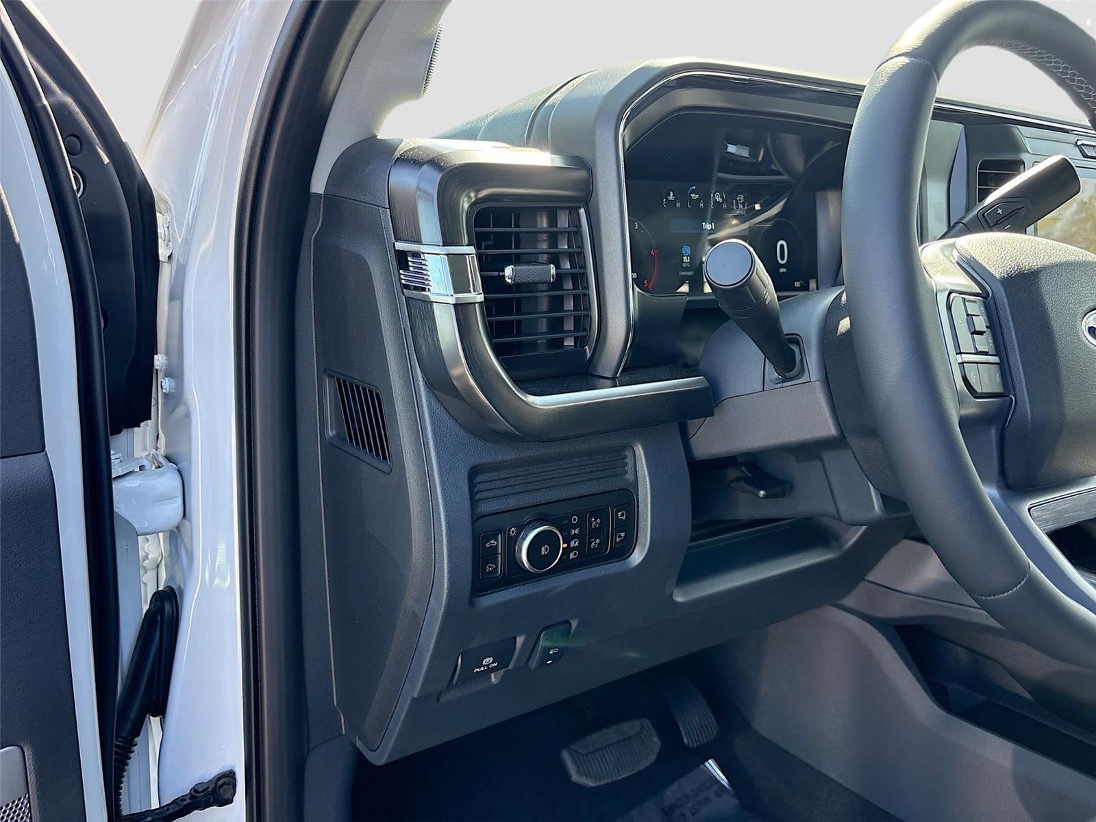 2026 Ford Super Duty F-350 DRW LARIAT