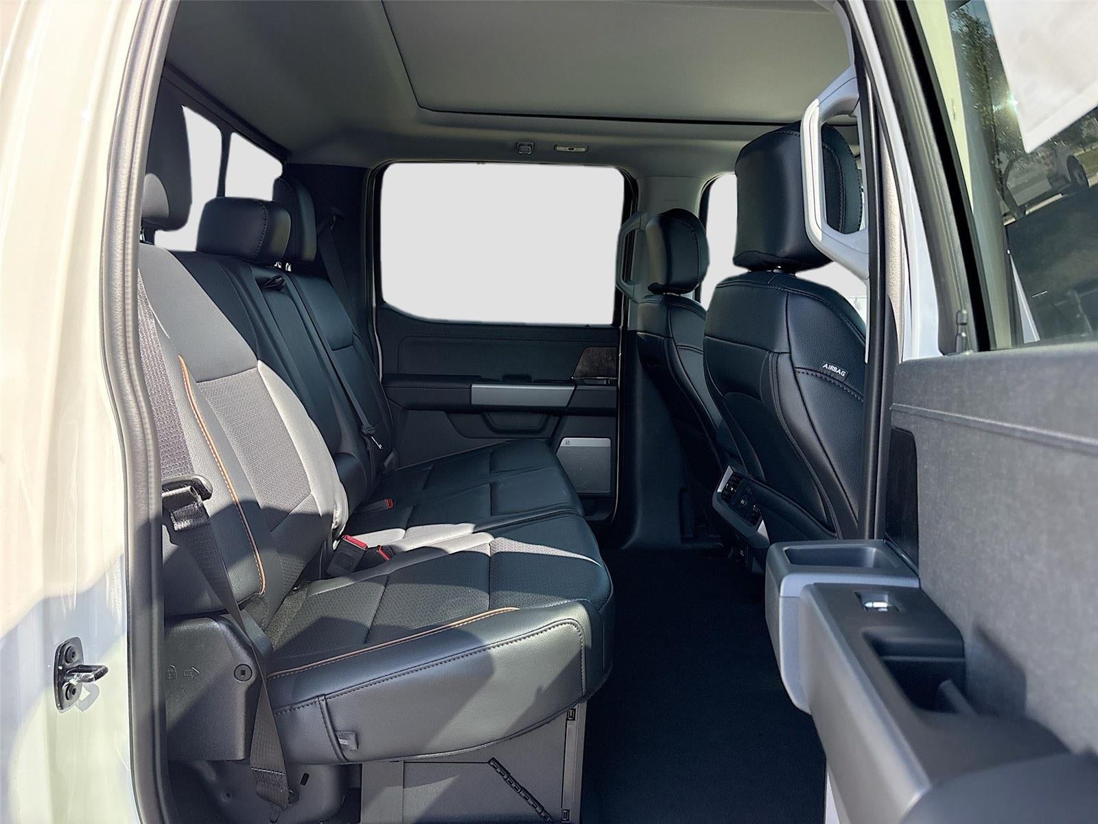 2026 Ford Super Duty F-350 DRW LARIAT