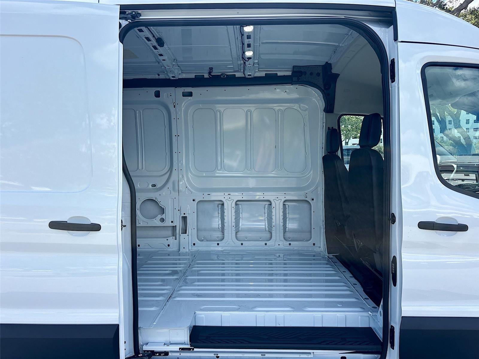 2026 Ford Transit Cargo Van T-250 148" Med Rf 9150 GVWR RWD