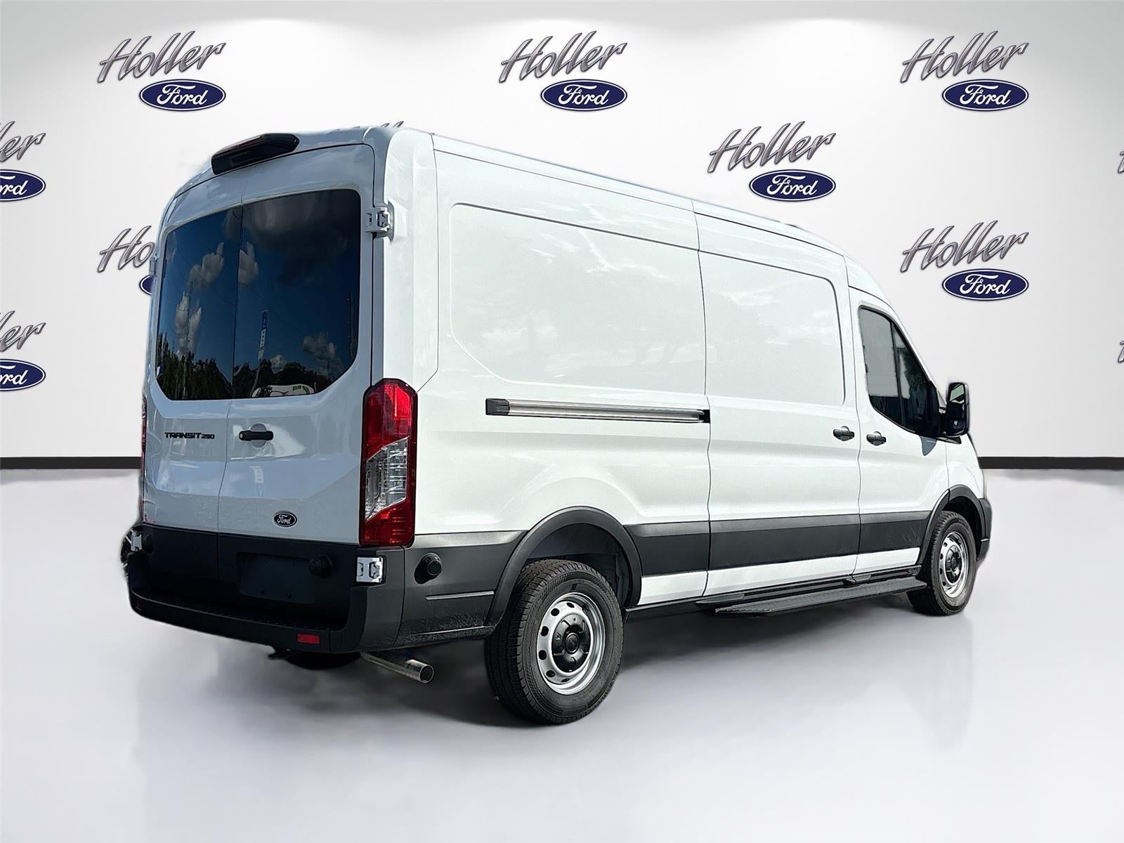 2026 Ford Transit Cargo Van T-250 148" Med Rf 9150 GVWR RWD