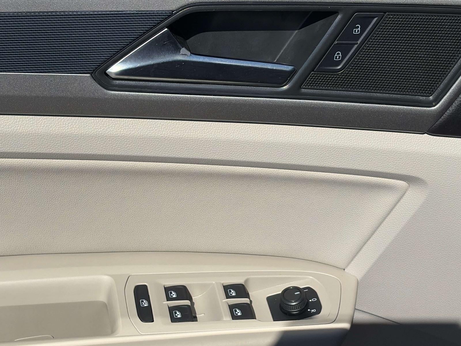 2021 Volkswagen Atlas 3.6L V6 SE w/Technology R-Line