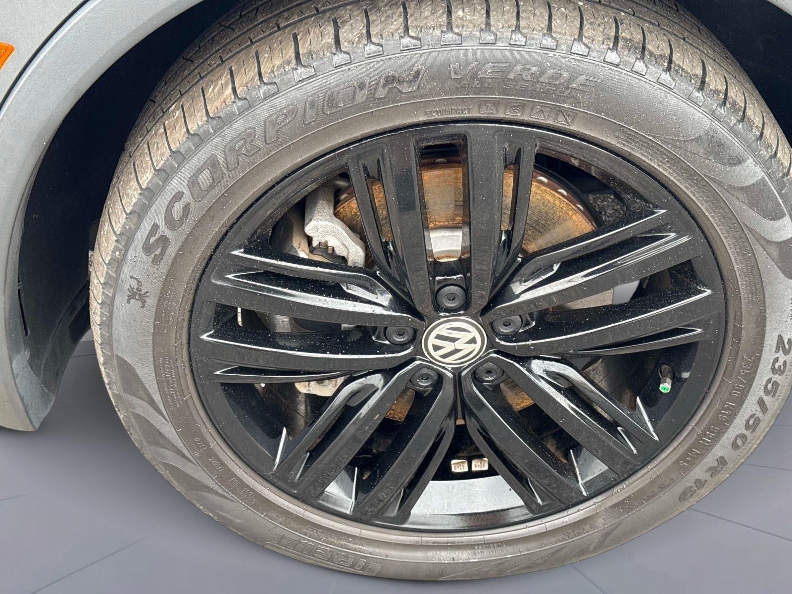 2022 Volkswagen Tiguan SE R-Line Black