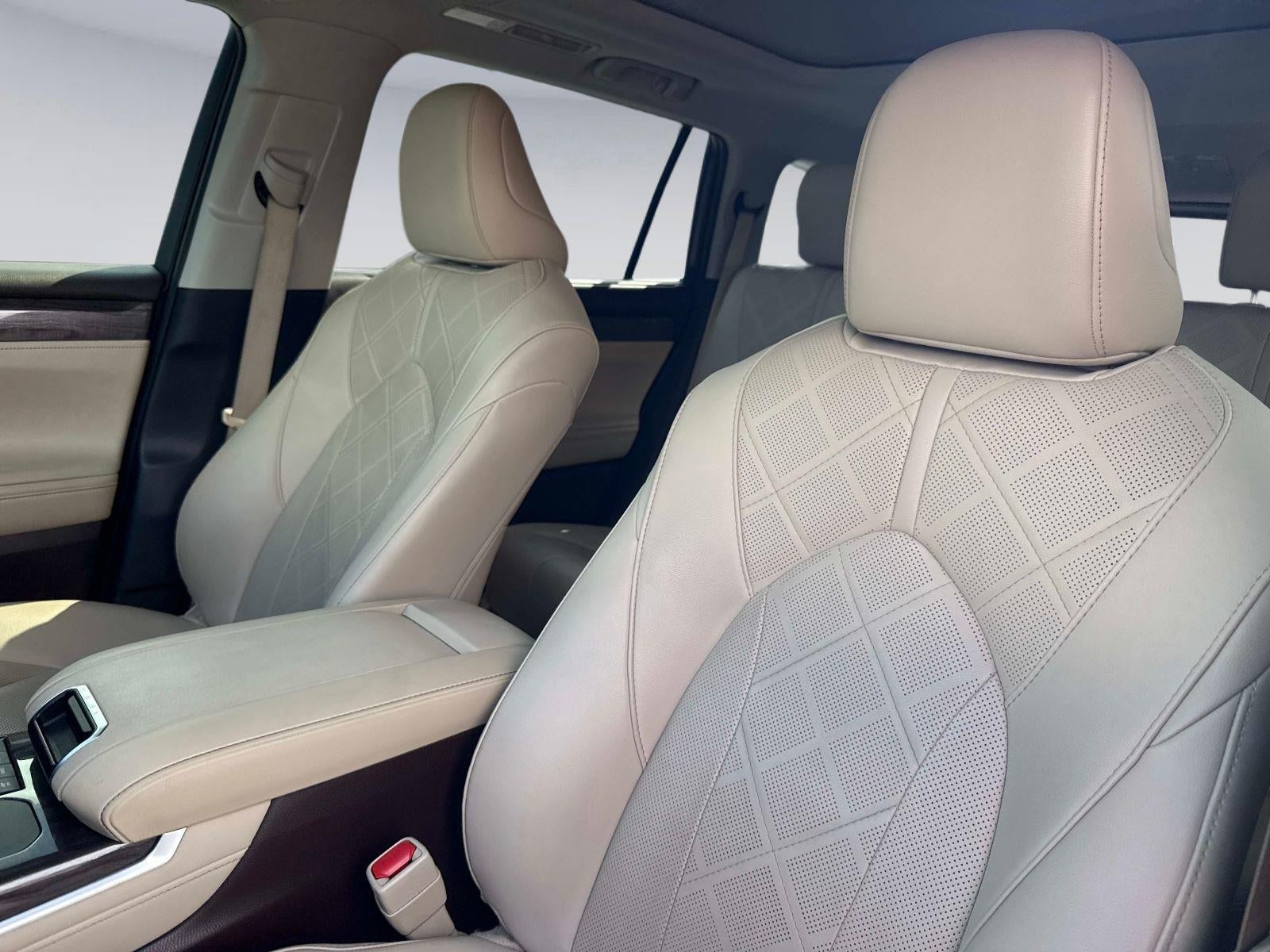 2020 Toyota Highlander Hybrid Platinum