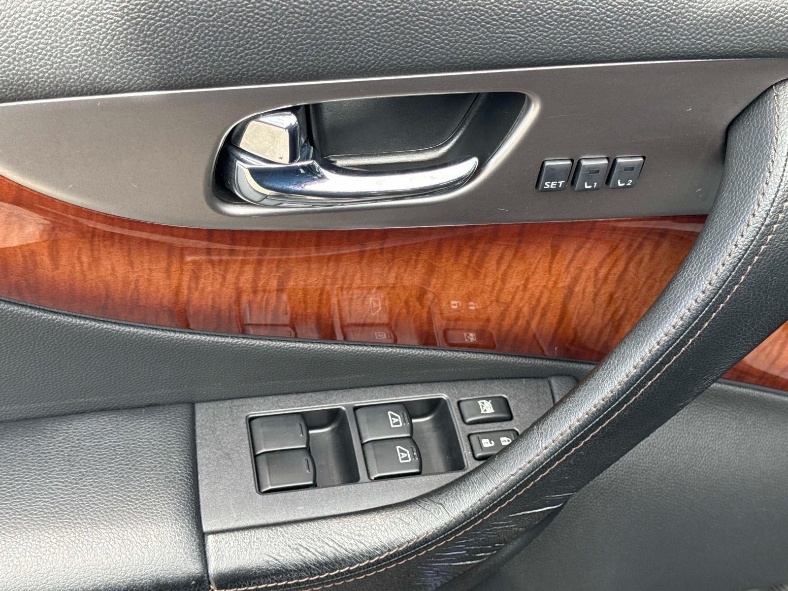 2014 INFINITI QX70 AWD 4dr