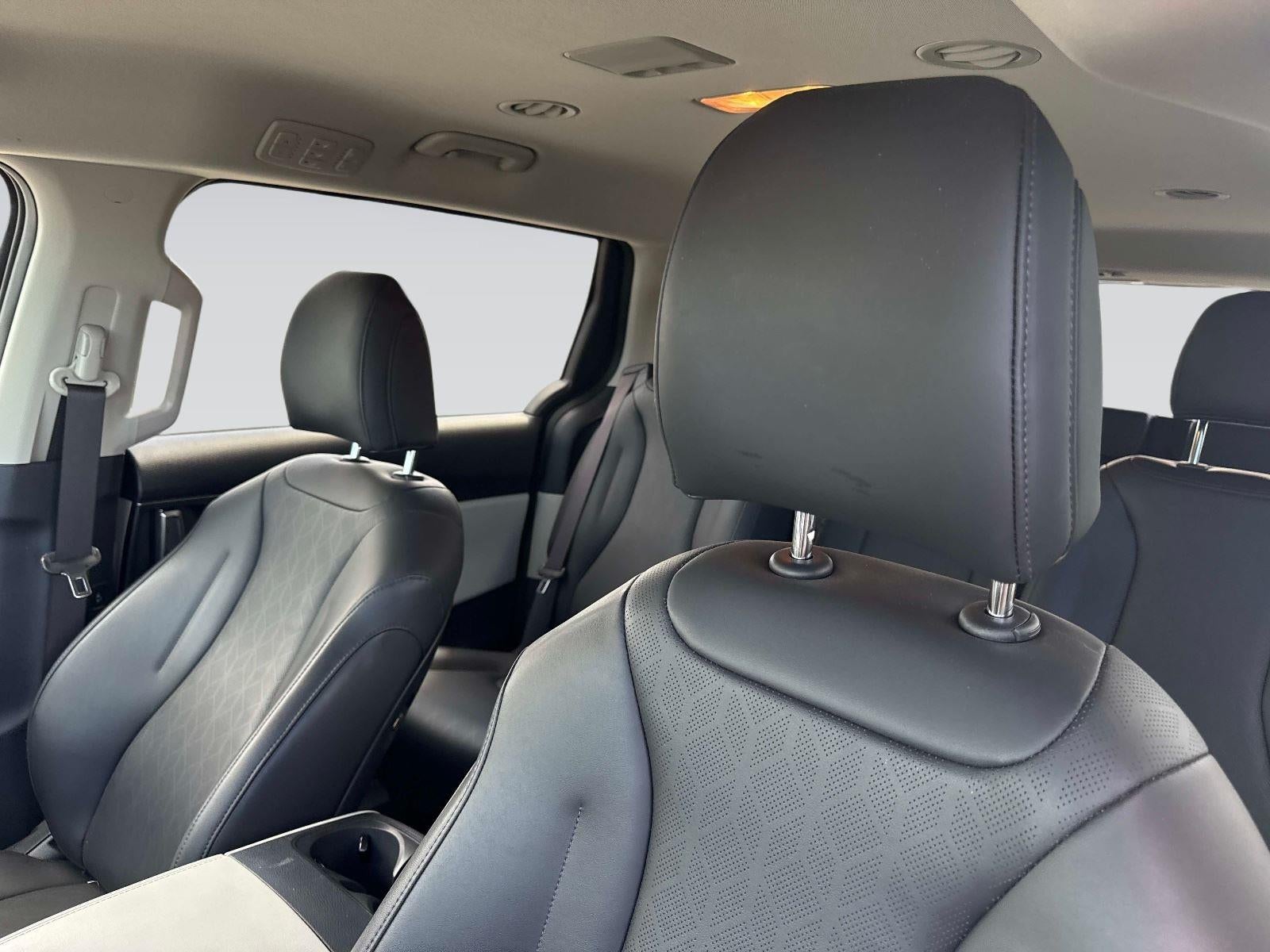 2023 Kia Carnival LX