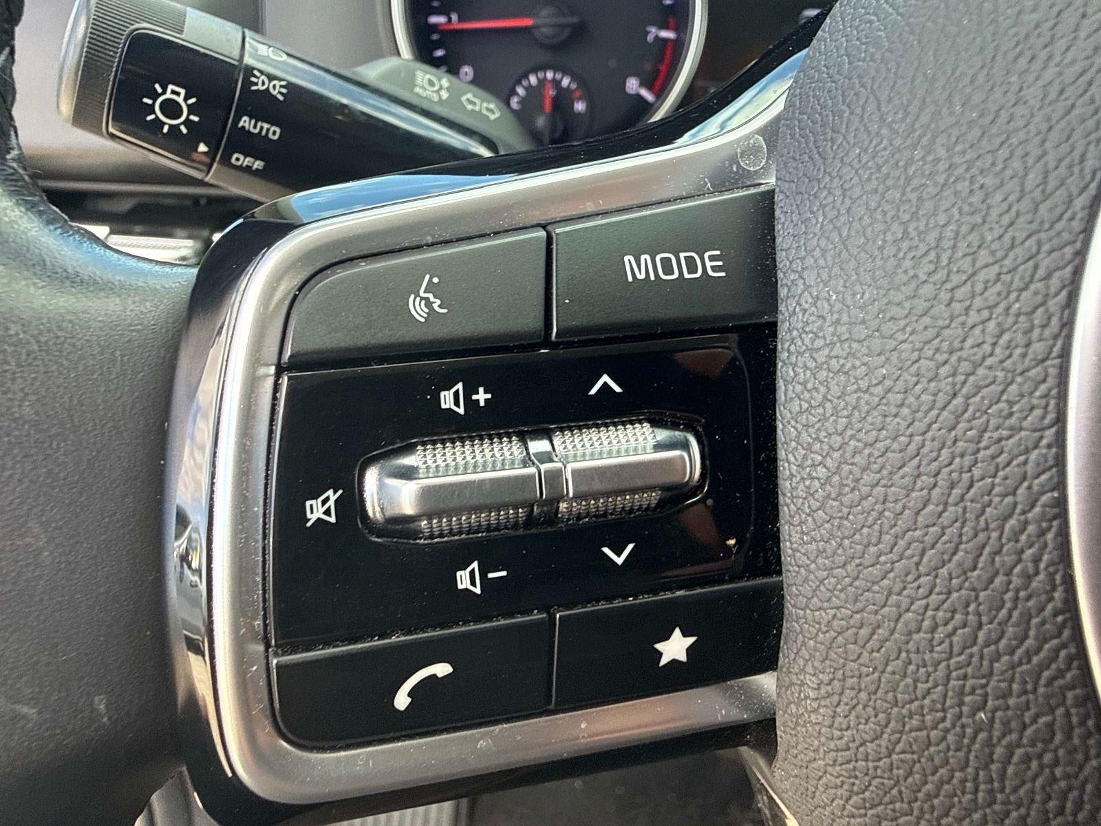 2023 Kia Carnival LX