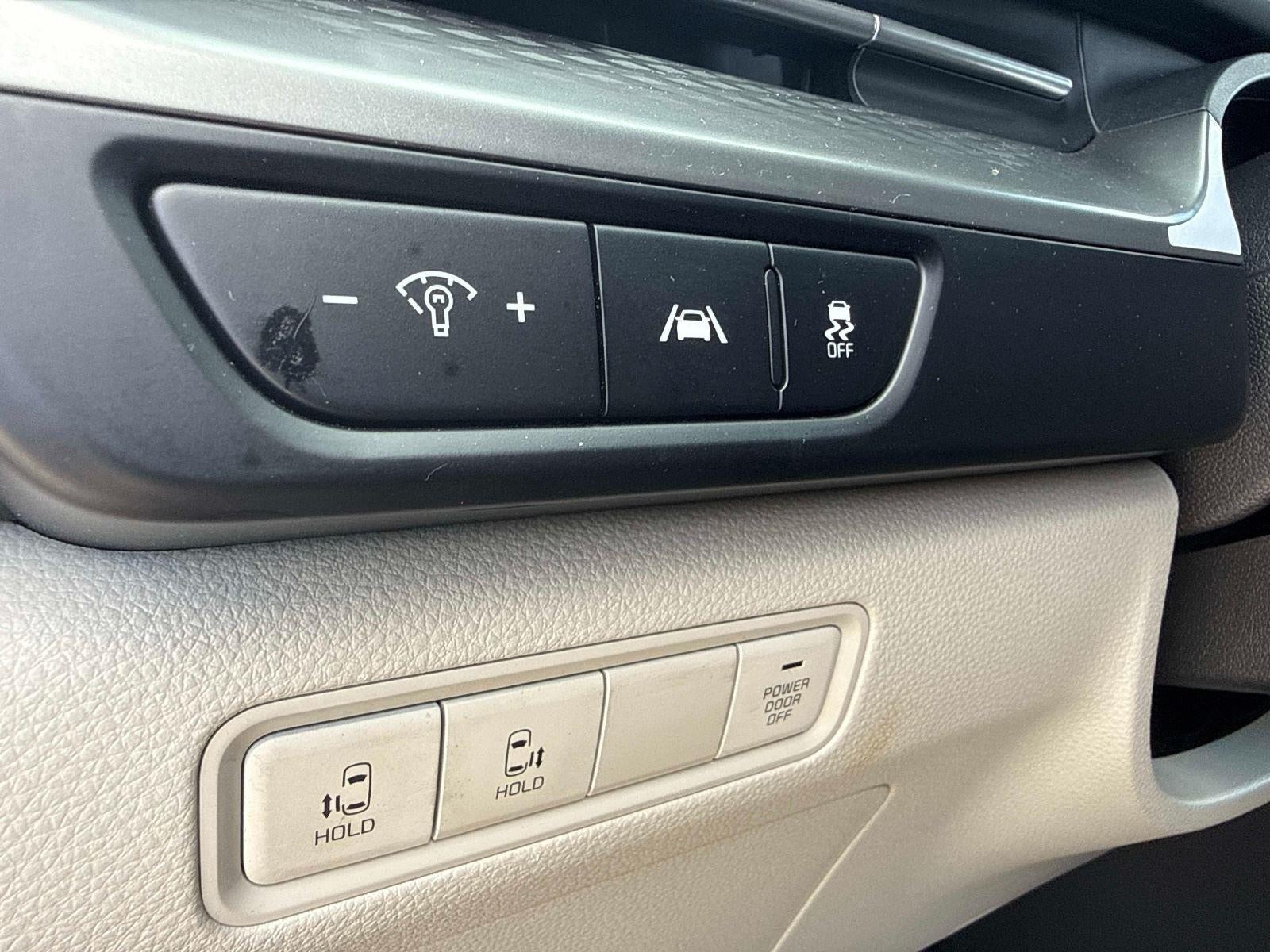 2023 Kia Carnival LX