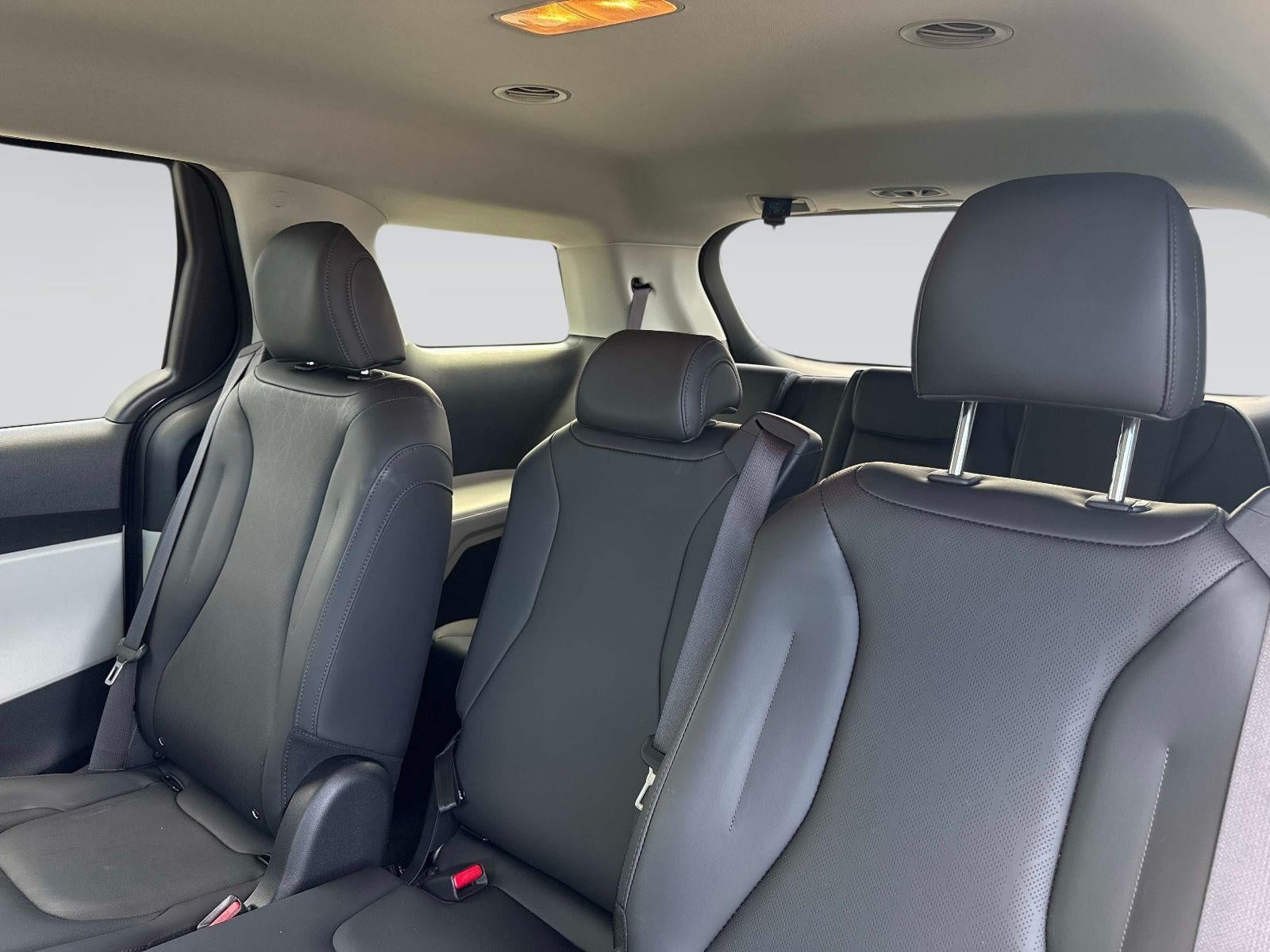 2023 Kia Carnival LX