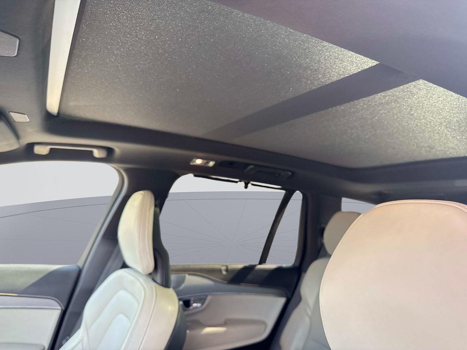 2022 Volvo XC90 Recharge Plug-In Hybrid R-Design