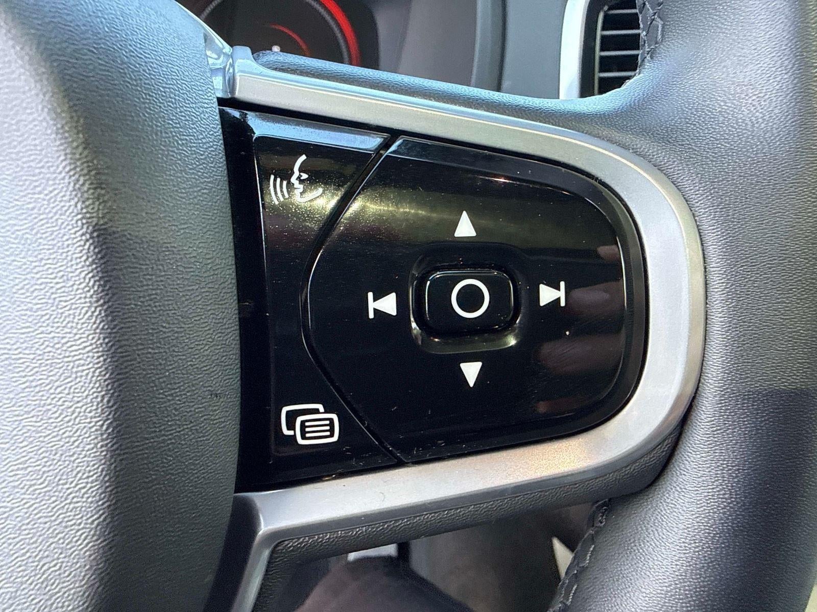 2022 Volvo XC90 Recharge Plug-In Hybrid R-Design