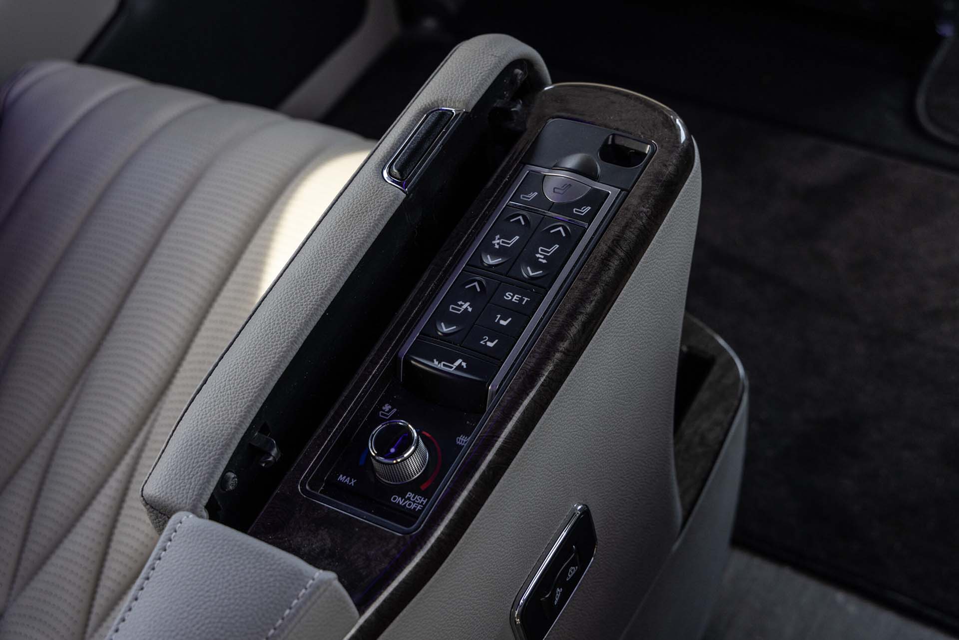 2025 Ford Waldoch Transit Controls